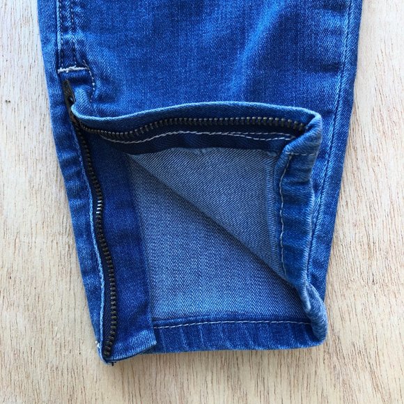 PISTOLA Women’s Destructed Medium Wash Mid Rise Zipper Hem STRETCHY Jeans 29 - Picture 4 of 9